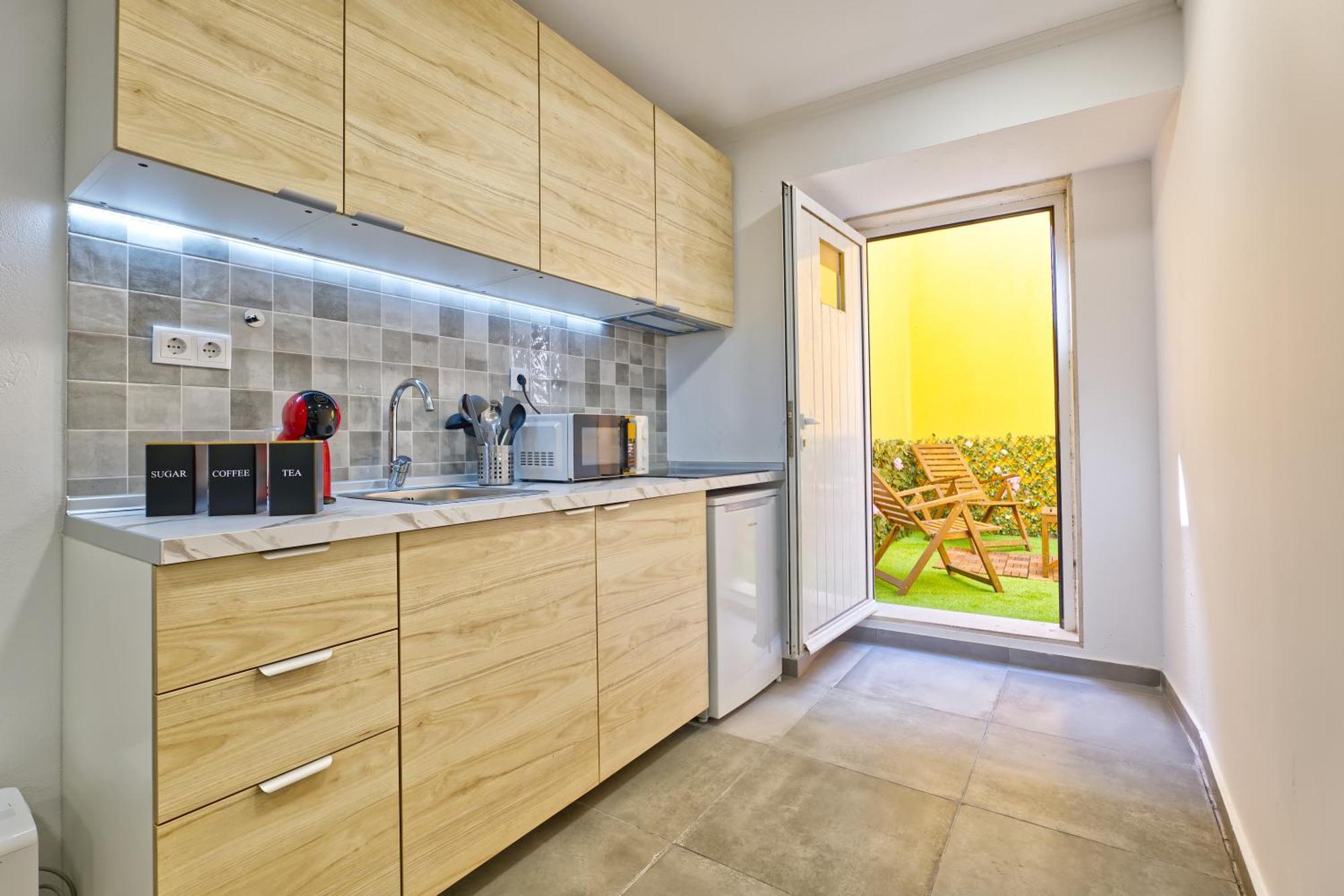Apartment Spacious Flat With Garden Lisbon